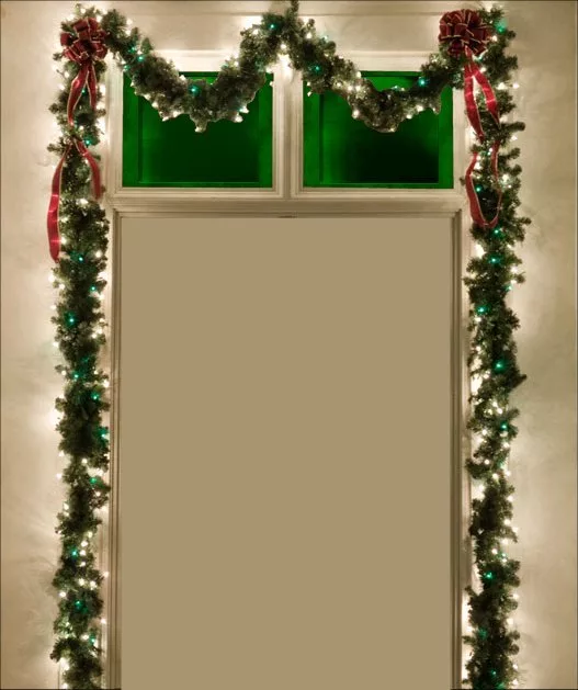 Holiday House Wall With Garland 2 main texture preview